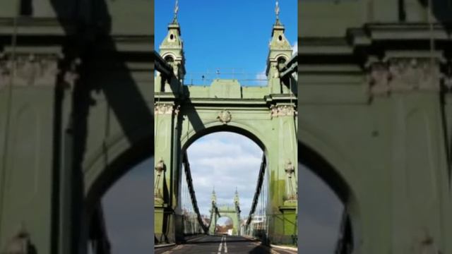 В Лондоне мост спасают от жары фольгой смотреть онлайн