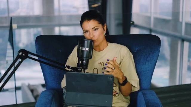 Как вести себя в новом коллективе чтобы уважали / Как быстро адаптироваться / Ваш первый день смотреть онлайн