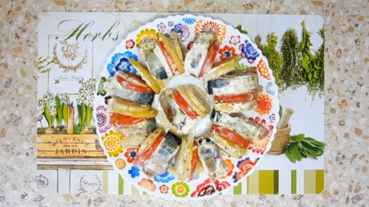 Запечённая скумбрия с овощами