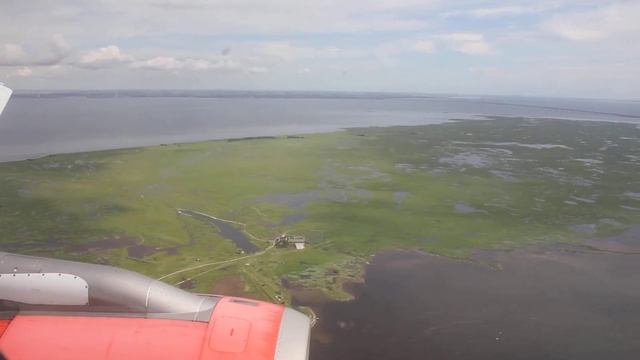 Landing at the Kastrup Airport (Copenhagen, Denmark) смотреть онлайн