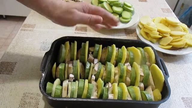 Вкусный ужин. КАРТОШКА С ГРИБАМИ И КАБАЧКАМИ в духовке смотреть онлайн