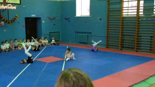 Художественная гимнастика. Новогоднее выступление. Каринэ. 21.12.2013г. смотреть онлайн