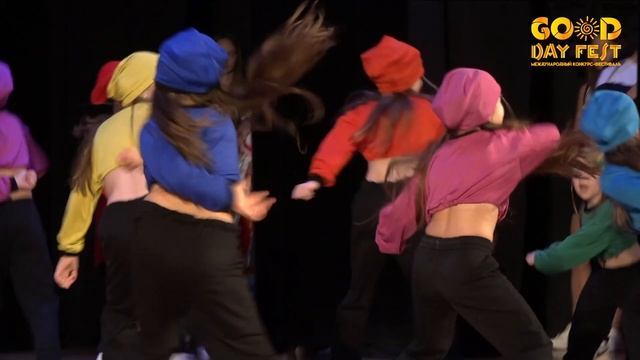 Коробка с карандашами смотреть онлайн