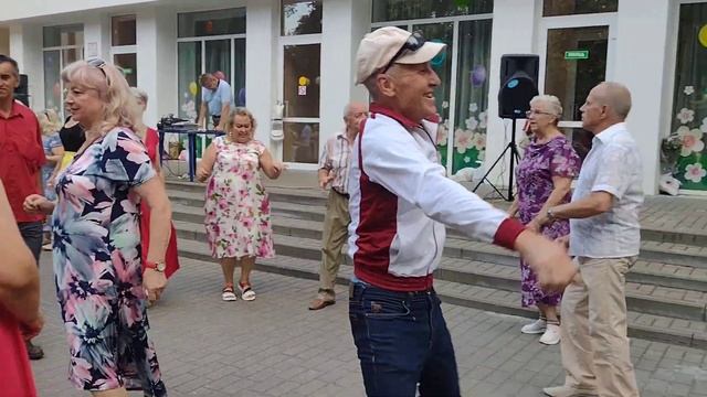 Чубчик кучерявый.???"Band Odessa."20.08.2023.В Гомельском парке смотреть онлайн