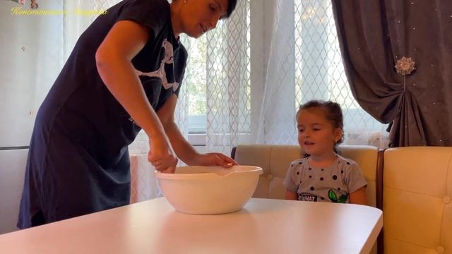 23 августа/Как быстро растут дети/Сегодня у нас котлеты/Готовим вместе с дочей/Занимательный процес смотреть онлайн