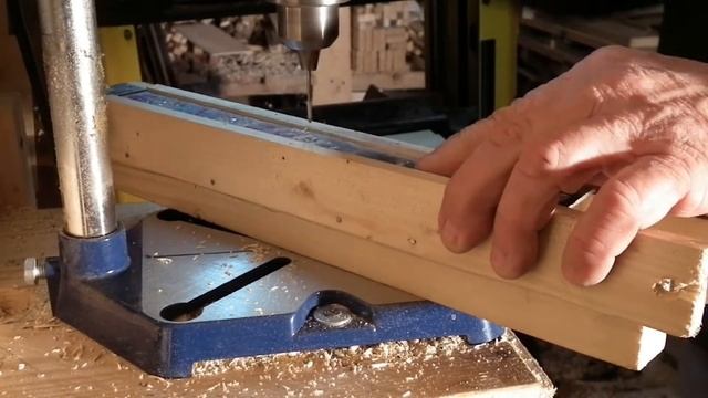 Сверлим дырки на боковых планках гнездовой рамки смотреть онлайн