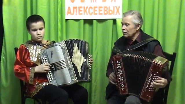 Иван Коржуев в Семье АЛЕКСЕЕВЫХ ИГРАЙ ГАРМОНЬ 34 MPG смотреть онлайн