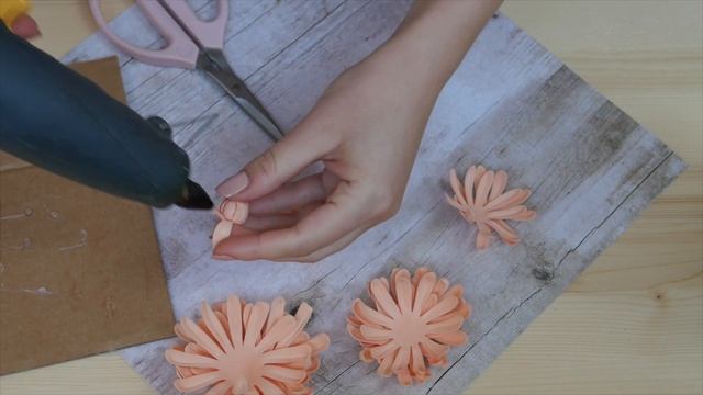 Foamiran flowers, gum with chrysanthemum / Цветы из фоамирана, резинка с хризантемой / DIY TSVORIC смотреть онлайн