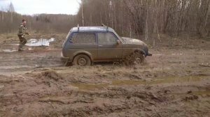 НИВА НА БЕЗДОРОЖЬЕ! ЧТО ОН ТВОРИТ?НА РЕЗИНЕ KAMA FLAME!