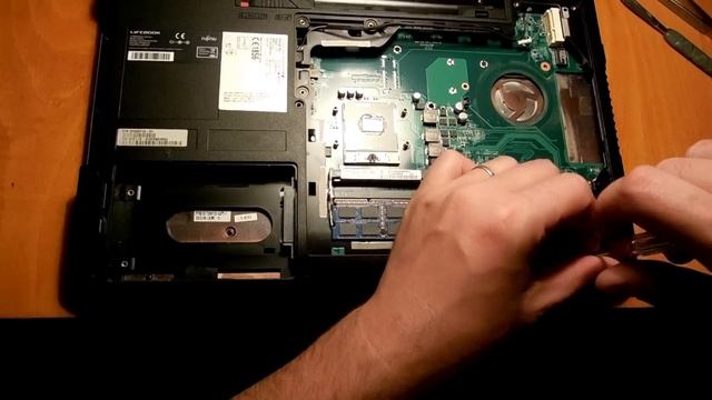 Fujitsu Lifebook A512. Разборка ноутбука Fujitsu Lifebook A512
