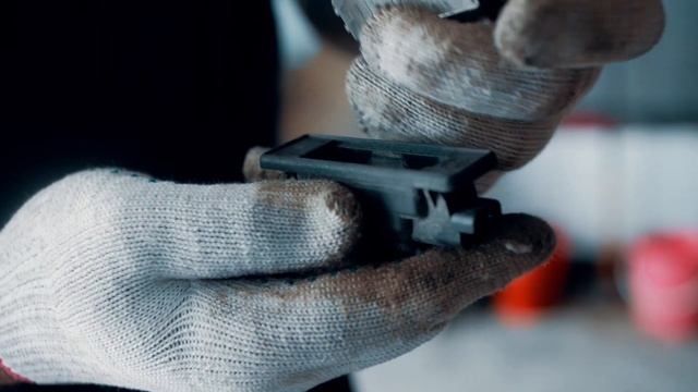 Замена лампочки подсветки номерного знака Nissan смотреть онлайн