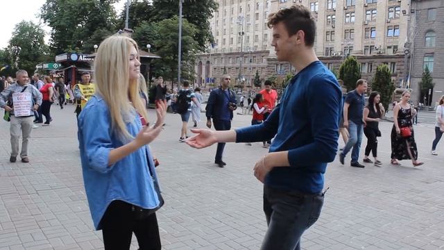 ПИКАП ПРАНК: ВЗЯЛ ЗА ЗАДНИЦУ. КАК ПОТРОГАТЬ ЗА СОЧНУЮ ПОПКУ. ОНА ПОДСТАВИЛА ПОПУ. РЕАКЦИЯ. ПРИКОЛ. смотреть онлайн