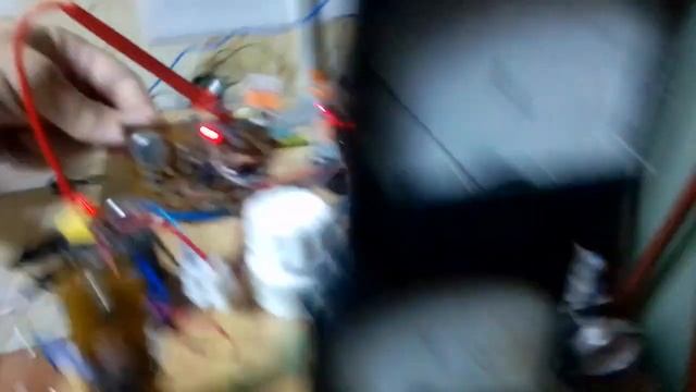 Эффект самоподъёма напряжения на шине питания с 12 до 18 вольт. Схема смотреть онлайн