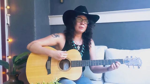 Katie Mae sings Honky Tonk Astronaut, from Tom Robbins "Wild Ducks Flying Backward" смотреть онлайн