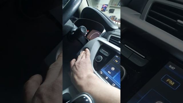 Geely Atlas глюк электрики. Причиной была камера заднего вида, коротила can шину. смотреть онлайн
