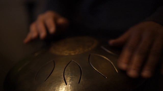 Глюкофон "Veresk" , мастерская Лики Бровковой. Играет Жора Гаюн. Handpan "Veresk". смотреть онлайн