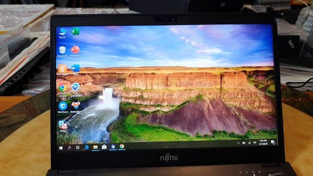 Đã bán. Laptop Fujitsu siêu nhẹ bản hiếm cảm ứng Lifebook U938, i5, 7300, ram 8, ssd 256, 13.3fhd. смотреть онлайн