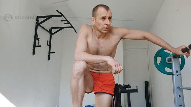 Подтягивания 54 с фиолетовой петлёй. Жим лежа полвеса 41 раз. смотреть онлайн