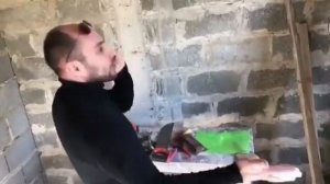 Нет интернета ? Зайди на стройку возьми крысу