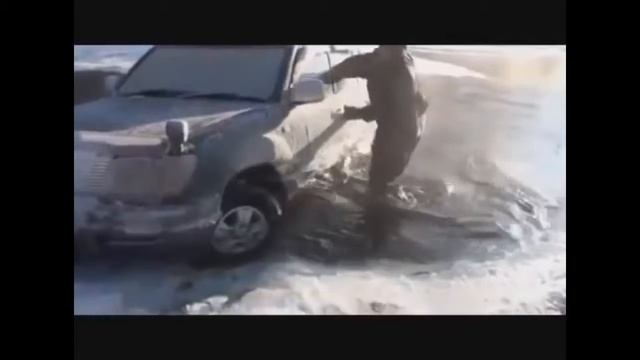 Рекомендованное видео.Зимняя езда по льду как тонут машины 9 смотреть онлайн