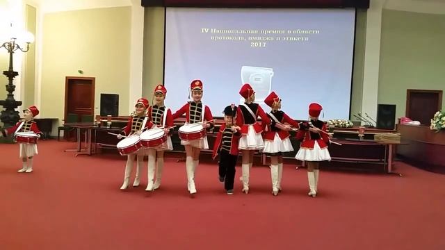 МАРШ ГРЕНАДЁР. АНСАМБЛЬ МАЖОРЕТОК РОССИЯНКИ смотреть онлайн