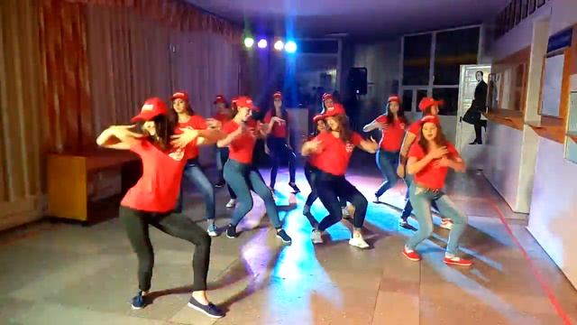 Флешмоб на осеннем балу в УНУСе смотреть онлайн