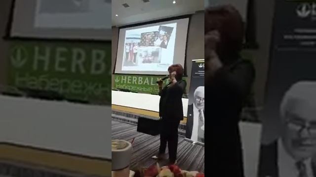 Личная история Айгуль Салахутдиновой на семинаре HERBALIFE смотреть онлайн