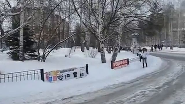 г. Томск, ул. Мокрушина 9_у входа смотреть онлайн