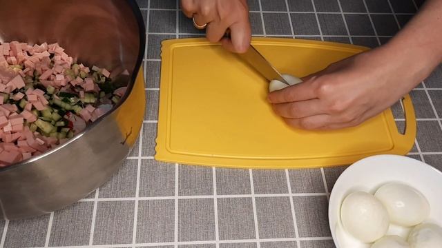 КЛАССИЧЕСКИЙ РЕЦЕПТ ОКРОШКИ. Окрошка на кефире и сыворотке! смотреть онлайн