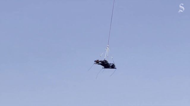 Oracle Red Bull racing F1 car flown over Austin by helicopter before US Grand Prix at COTA смотреть онлайн