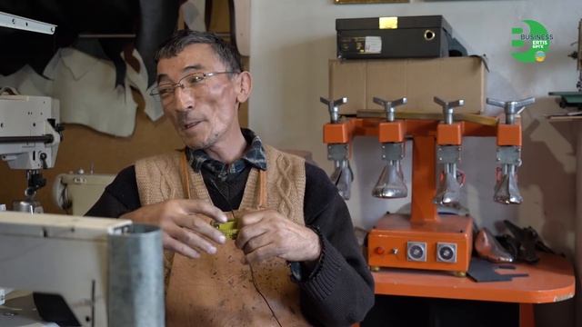 Обувь made in Akkuly: Житель села Аккулы развивает обувное производство смотреть онлайн