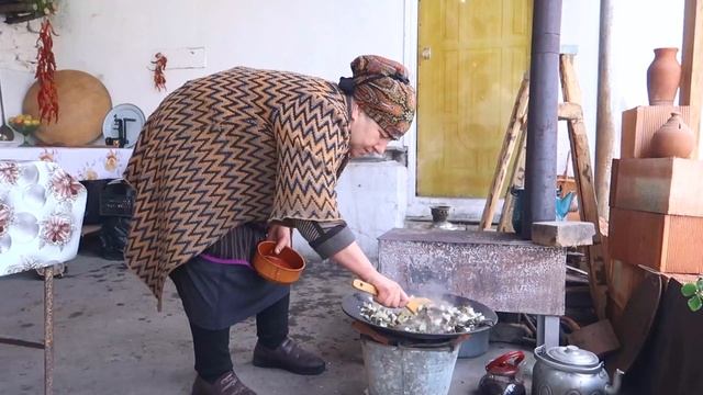 VILLAGER'S FAVORITE DISH CIYER QOVURMA WITH LAMB LIVER, HEART AND KIDNEYS | GRANDMA VILLAGE COOKING