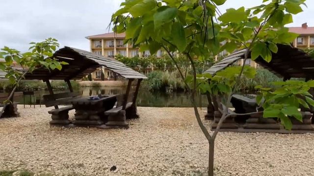 ЗАТОКА БРИЗ ДЕЛЮКС. Обзор территории пансионата Briz Deluxe. смотреть онлайн