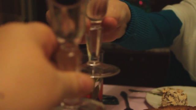 26.12.15 Звеним бокалами смотреть онлайн