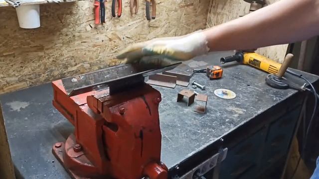 Самоделка для сварщика своими руками Самодельное приспособление для сваривания двух деталей смотреть онлайн