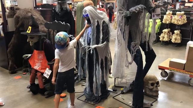 Прогулки по Хэллоуин магазину. Хэллоуин 2018 (Halloween) смотреть онлайн