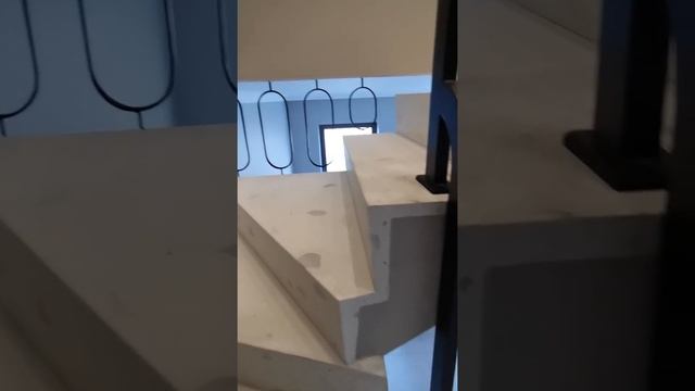 ограждение с овальными балясинами. винтовой поручень из трубы профильной. смотреть онлайн