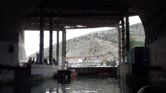 Балаклава КРЫМ до РОССИИ и 2014 года при Украине экскурсия к базе подводных лодок Балаклавская бухт смотреть онлайн