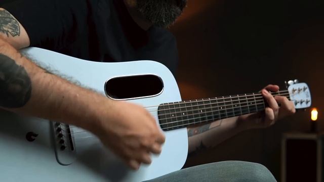 LA CHITARRA ACUSTICA IN LEGNO con EFFETTI e AMPLIFICAZIONE | Blue Lava смотреть онлайн
