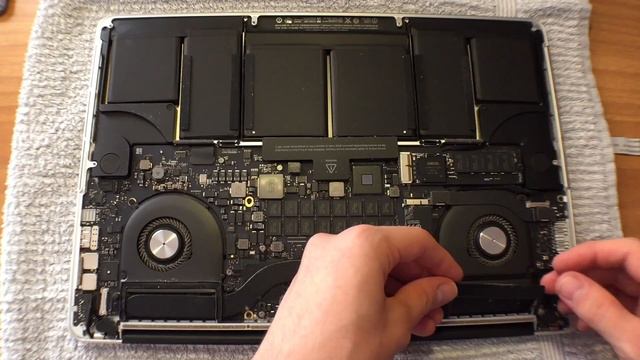 How to clean the fans of MacBook Pro Retina Display Late 2013 15" - Easy and Safe смотреть онлайн