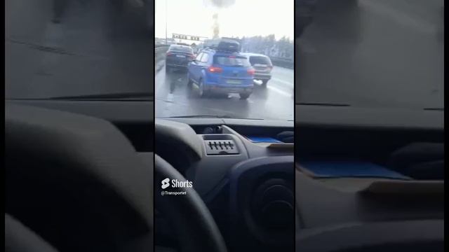 Вспыхнул на дороге грузовой автомобиль Газель #Shorts #газельбизнес #грузовик #кабина #горит смотреть онлайн