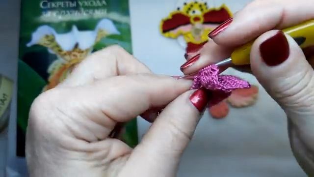 Как связать крючком цветок орхидею Венерин башмачок. Часть 1 смотреть онлайн