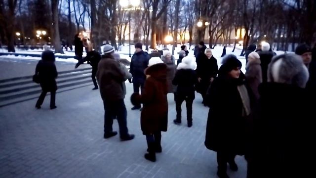 "На моём берегу"...на танцполе в Гомельском парке...8.01.2023года. смотреть онлайн
