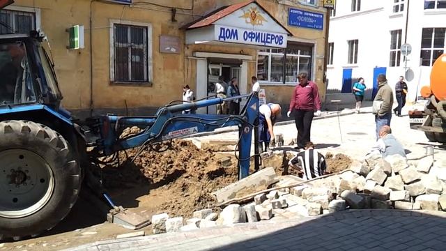 Устранение провала брусчатки и прорыва воды смотреть онлайн