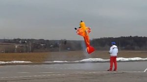 Самолет завис в  воздухе.