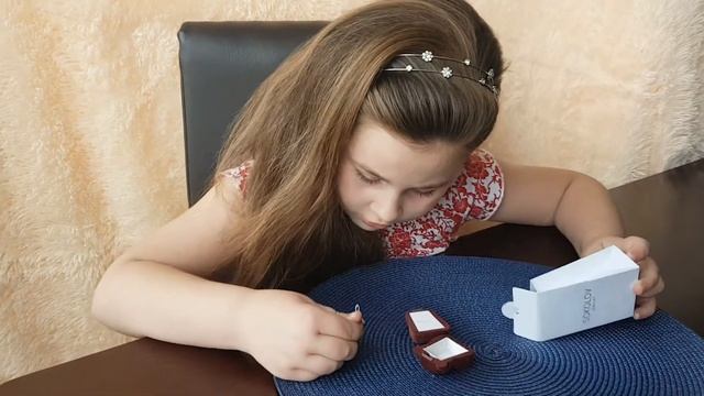 ПРОКАЛЫВАНИЕ УШЕЙ |Выбор сережек ЗОЛОТО или СЕРЕБРО | Ear PIERCING|earrings Choice of GOLD or SILVE смотреть онлайн