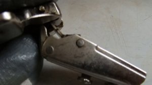 Щёлкает мебельный навес