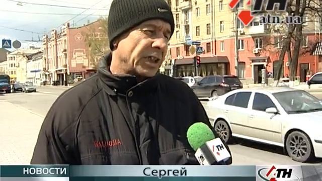 21.04.15 - В Харькове площадь Руднева стала площадью Небесной сотни. Правда, пока неофициально смотреть онлайн