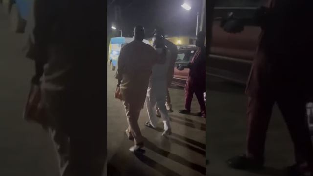 MC Oluomo Surprises Actor Olaiya Igwe With A Mercedes GLK SUV, Prostrates To Show Appreciation смотреть онлайн