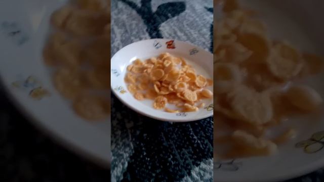 Как сделать хлопья в молоке!!ВКУСНЯТИНА смотреть онлайн